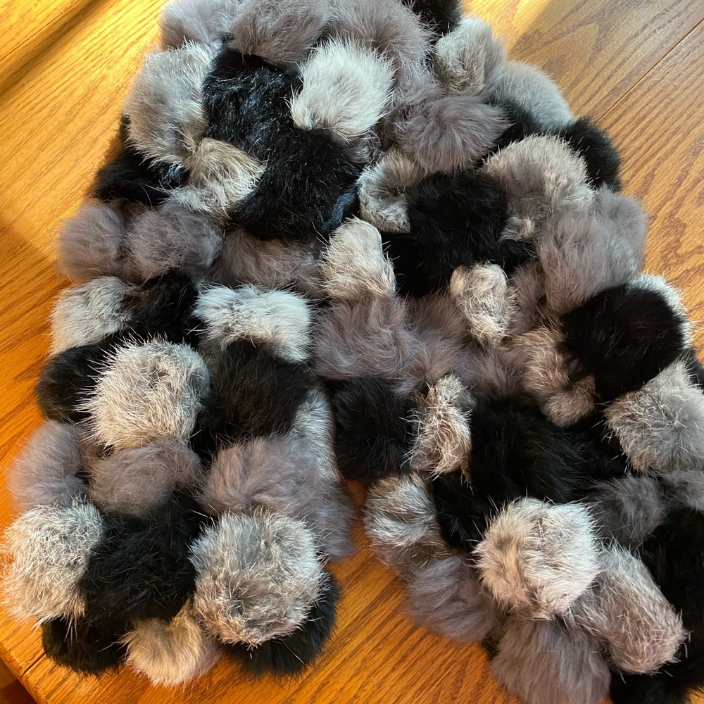 NWOT Rabbit fur scarf - Picture 3 of 10